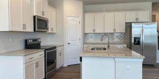 Room in 4 Bedroom Home at Planters Trace Ln Gallery 1