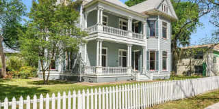 8 Bedroom Mansion in West Campus Gallery 4