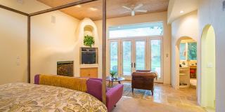 4 Bed 3.5 Bath Carolyn Heights Home W/Stunning Finishes & Ideal Outdoor Space!  Option for Early June or Early July move in! Gallery 5
