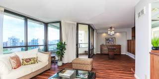 Conveniently Located, Spacious 2/2/2 Unit in Luxury Building Gallery 1
