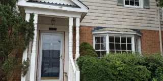 3 Bed 1.5 Bath Townhouse Near Peaks View Park Gallery 1