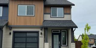 Builder Model End Unit Prairie Commons Luxury Townhome for Lease - 11913 NE 109th St Gallery 1