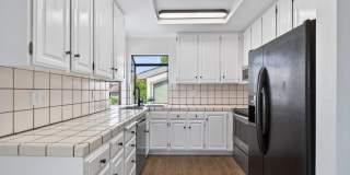 2 Bedroom Condo for Rent in Redding CA | Pool, Spa, Fireplace, Balcony Gallery 13