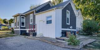 Charming 2 Bedroom Just Minutes from the Old Market!! Gallery 3