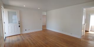 Charming 2-Bedroom Home in West Seattle-Off Street Parking- Large Outdoor Space Gallery 3