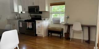 Ideal Duplex on NW Broadway with Parking Gallery 15