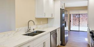 Luxurious Coastal Living: Fully Remodeled 3-Bed, 3.5-Bath with Ocean Views in Sea Point Gallery 13