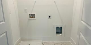 LIKE NEW IN PARK VUE! Townhome located across from Westside Park in Atlanta! MUST SEE! Gallery 21