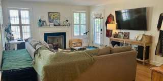 3/2 Duplex Conveniently Situated in an Established Neighborhood! Gallery 6