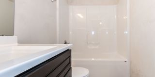 2 Bedroom, 2 Bathroom duplex with garage Gallery 21