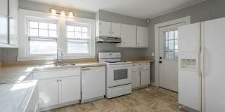 209 S Moss Avenue Gallery 1