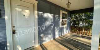 Charming Bungalow Available Early July Gallery 3