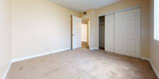 Warner Courtyard Apartments Gallery 19