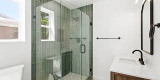 Beautiful modern 3 Bed + 3 Bath House + Pool + Garage Gallery 17