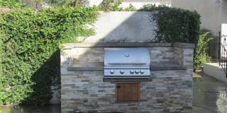 Oak Knoll Gallery 11