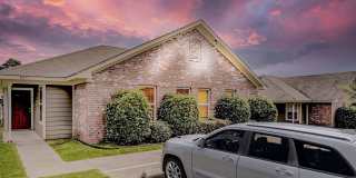 3 Bedroom 2 Bath Duplex at Mansion Creek in Tyler! 1/2 off first full months rent Gallery 1
