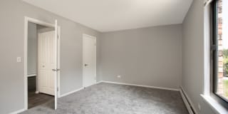 Emerald Pointe Apartments Gallery 10