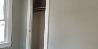 601 E University, Bloomington Gallery 9