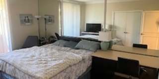 Top Floor 1 Bath| 1 Bedroom Luxury Condo (NV Energy/SW Gas/Internet Included in price) Gallery 8