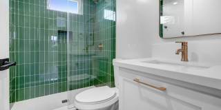 5 Bedroom / 4 bathroom Fully Detached Townhouse in Echo Park with Private Garage Gallery 16