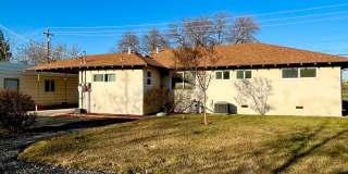 Great home just outside of town! Gallery 5