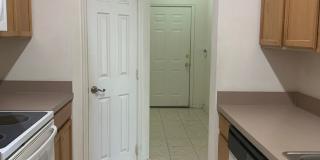 "Move In Special" $250 OFF First Month's Rent - Lovely 3 Bedroom 2 Bath Condo Gallery 8