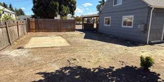 Updated 3-bedroom, 1 bath triplex in Springfield! Gallery 4
