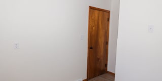 419 E Watrous Ave Gallery 21