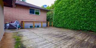 Beautiful 4 bedroom plus office home in Ballard Gallery 10