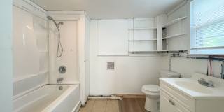Spacious 2-Bed 1-Bath House Gallery 13