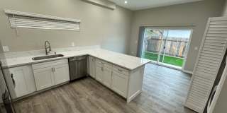 New (2025) 4 Bedroom House with High Ceilings Gallery 2