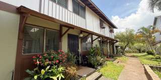 PARTIALLY FURNISHED 3br/2.5ba/2pkg Townhouse w/ENCL yard! Gallery 1
