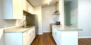 MOVE IN SPECIAL 2 Bedroom Duplex Available Near DOWNTOWN! Gallery 6