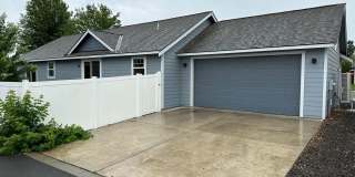Gorgeous 3 Bedroom, 2 Bath Home! Gallery 1