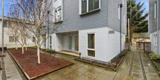 Modern 3BR Townhome with Rooftop Deck Near Downtown Seattle Gallery 1