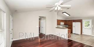 Room in 3 Bedroom Home at Ridge Ave Gallery 17