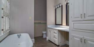 2/2 Large house on Jackson st Gallery 18