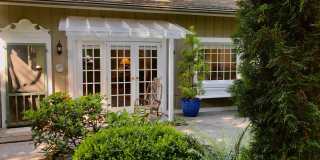 Charming oversized one bedroom cottage nestled quietly among a beautiful Bainbridge oasis Gallery 1