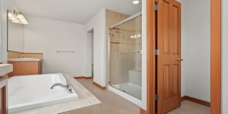 4BR, 2.5 Bath + Loft DuPont Home Gallery 32