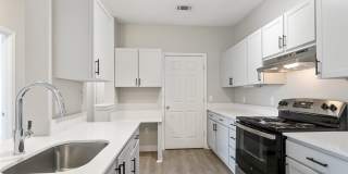 Columns at Club Drive Gallery 10