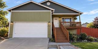 GORGEOUS MODERN LIVING IN NE BEND!!! Gallery 1