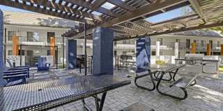 The Halston Gallery 16