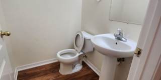 $300 Off First Full Months Rent-Spacious townhome in Riverview! Gallery 9