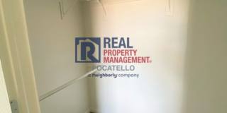 MOVE IN SPECIAL - 2 Bed 1.5 Bath Town Home - 1 Car garage Gallery 13
