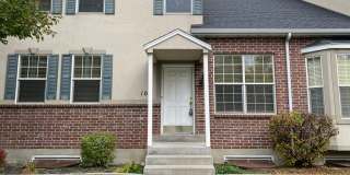 Half Price 1st Month! Beautiful 4 Bedroom 3.5 Bathroom Town Home In Logan Gallery 1