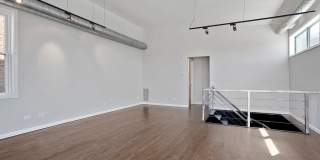 Incredible 2 Bedroom 2 Bath West Loop, Chicago Penthouse Condo for Lease (parking included) Gallery 17
