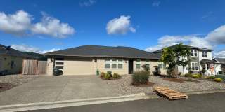 Rooms for rent in wonderful North Roseburg Home with views in Winchester Gallery 1