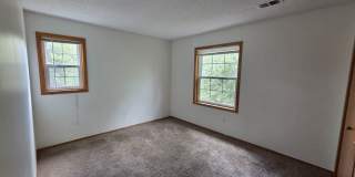 2BR/2BA, vaulted ceilings, pool, parking, W/D included, more! (SC308) Gallery 9