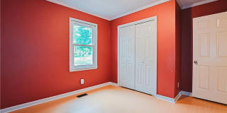 Room in 3 Bedroom Home at Sanderson Dr Gallery 8