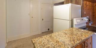 Spacious 4BR Bungalow: Historic Old Southwest w/ Screened Porch & Car Port Gallery 19